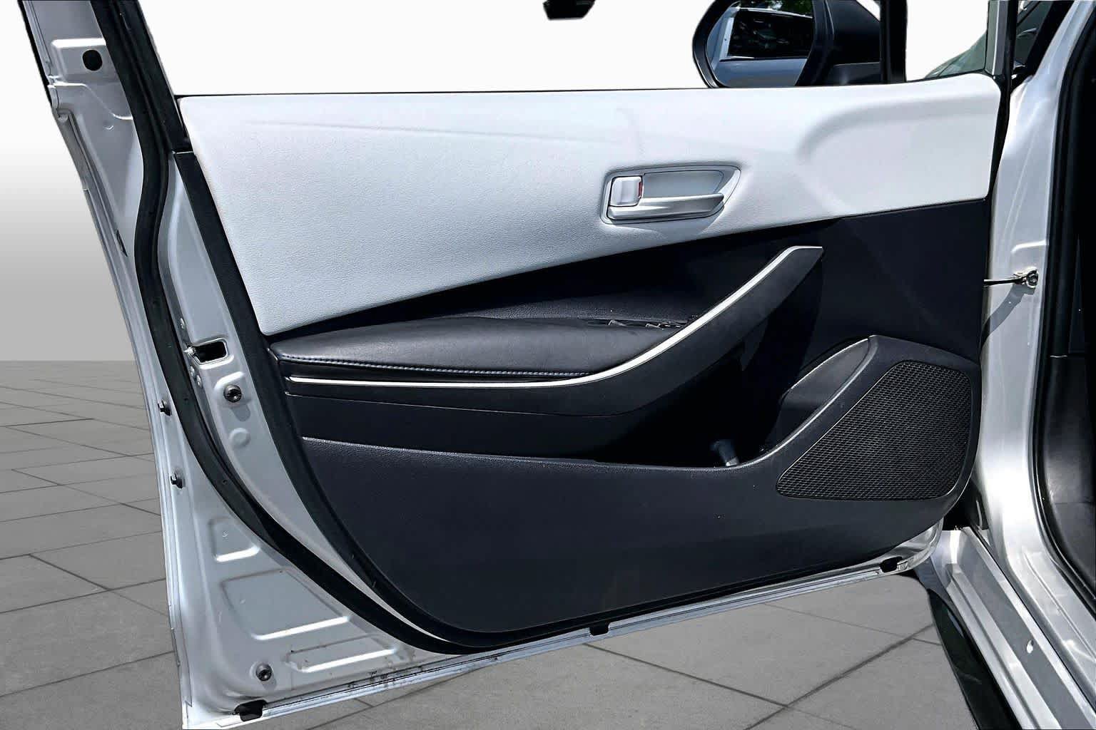 Used 2021 Toyota Corolla SE w/ Carpet Mat Package (TMS) FWD image 21