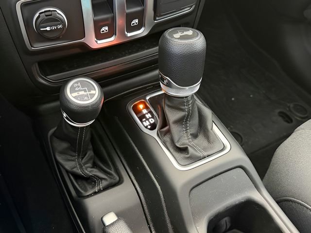 Used 2025 Jeep Wrangler Sport AWD/4WD image 27
