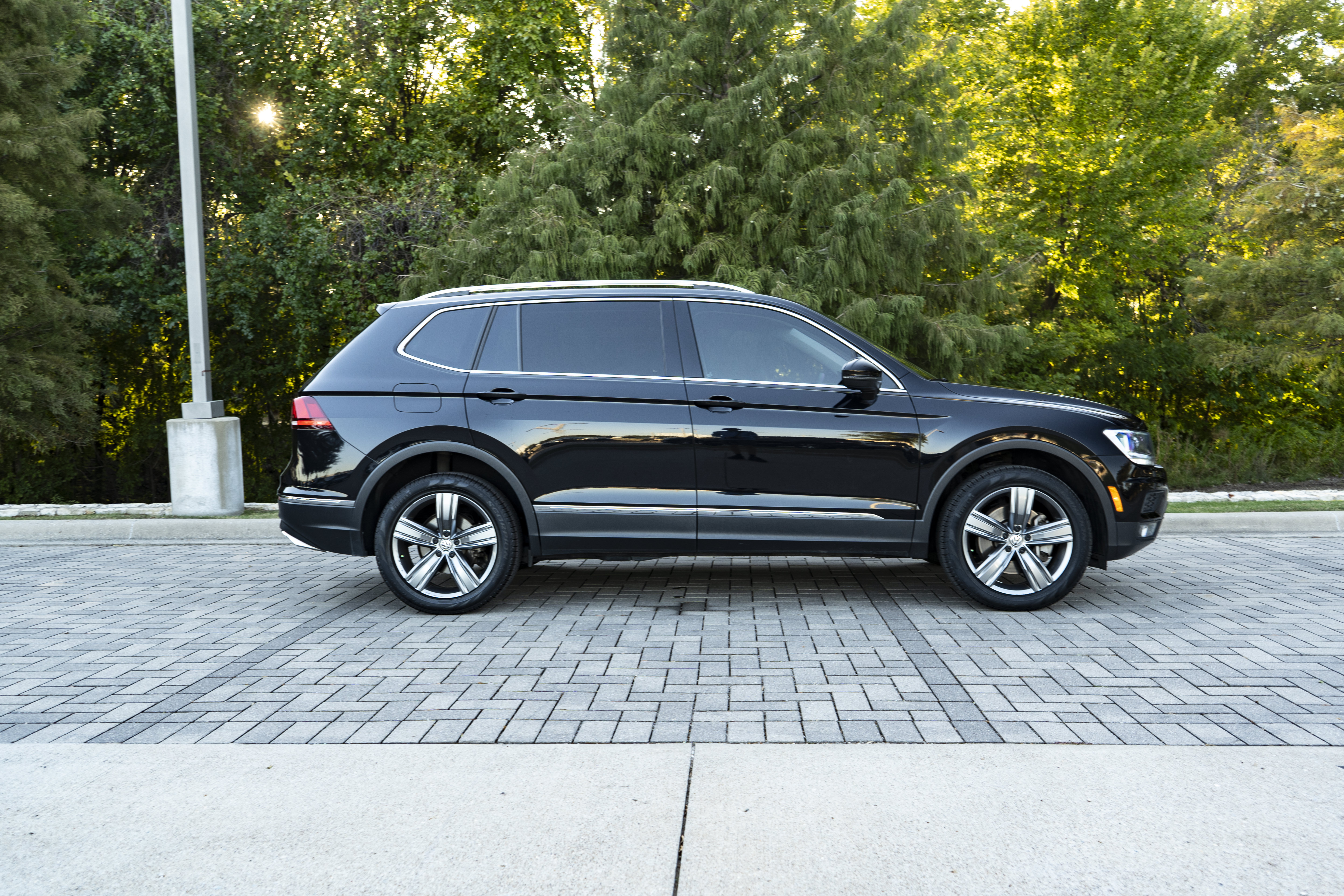 Certified 2020 Volkswagen Tiguan SEL FWD image 9