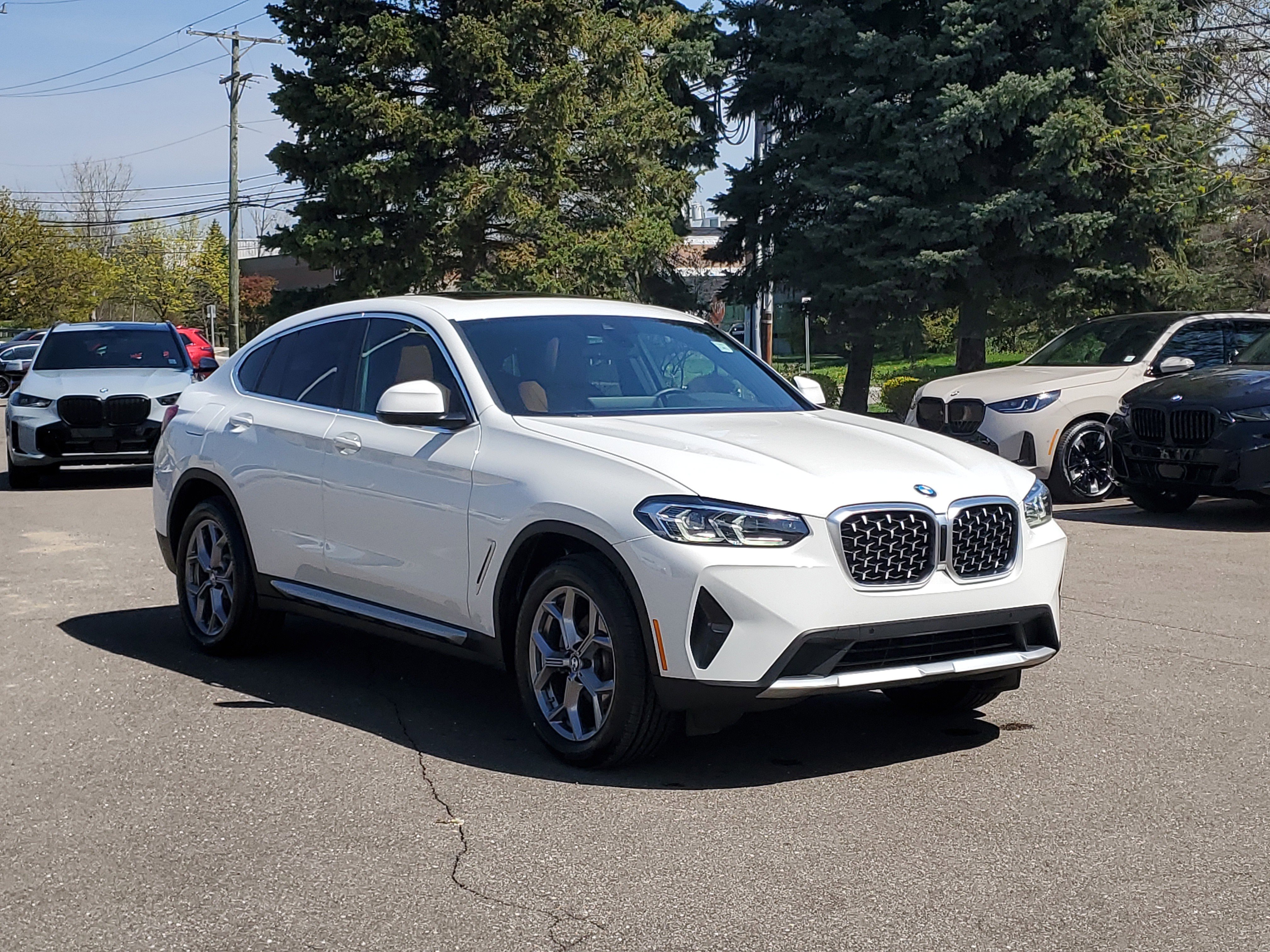 Certified 2023 BMW X4 xDrive30i w/ Premium Package AWD/4WD image 4