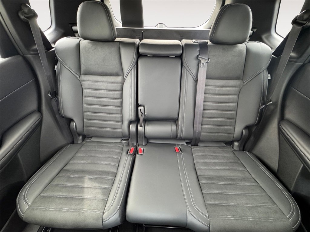 New 2025 Mitsubishi Outlander SE image 13