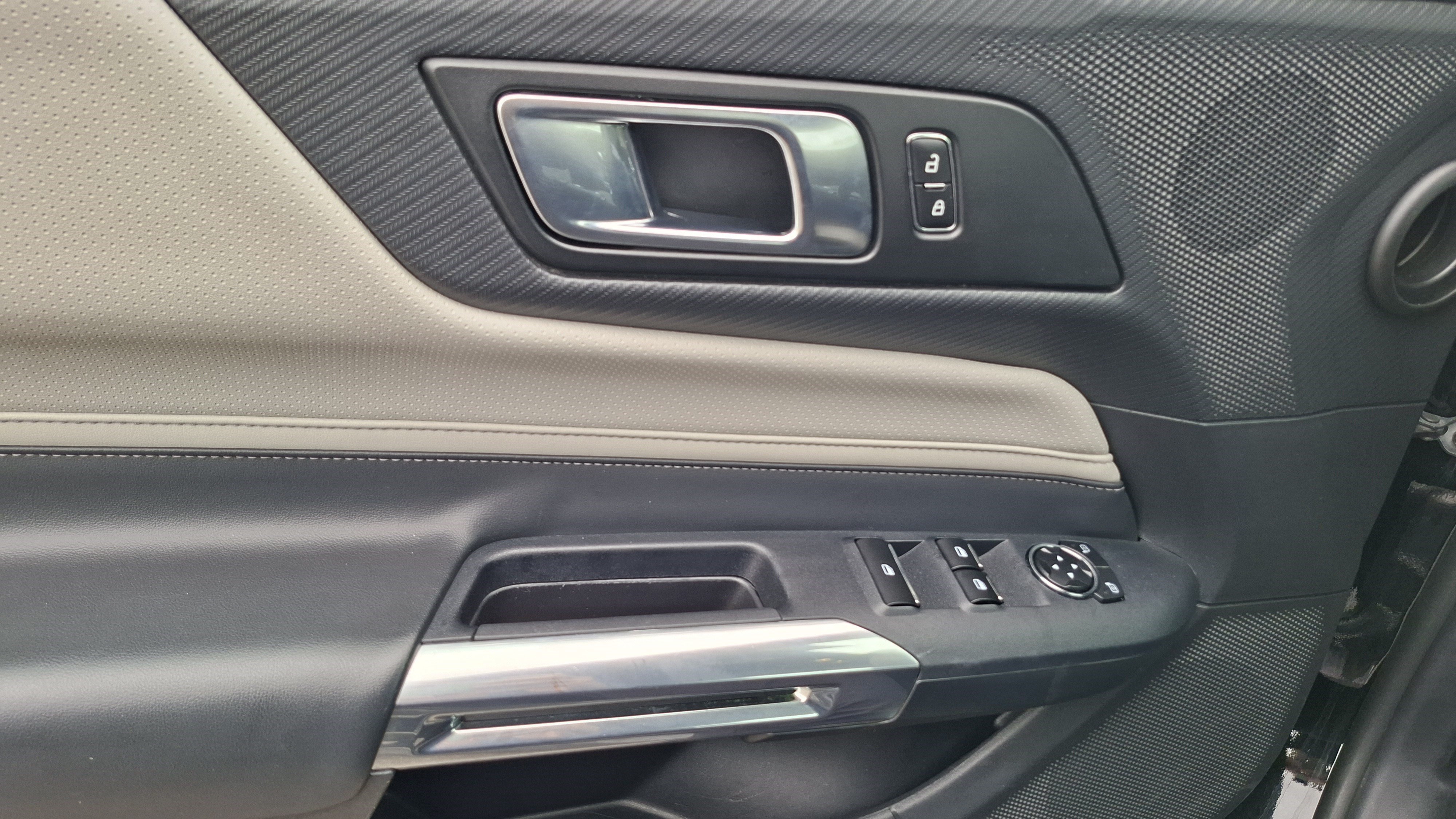 Used 2024 Ford Mustang Premium RWD image 17