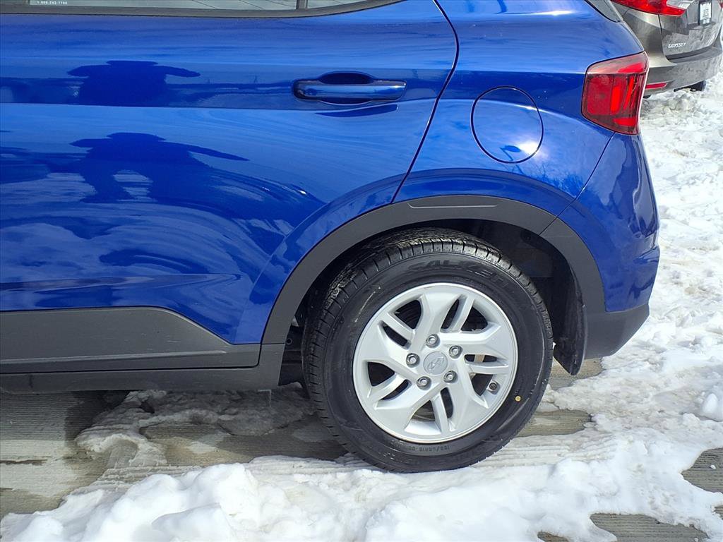Used 2022 Hyundai Venue SE image 24