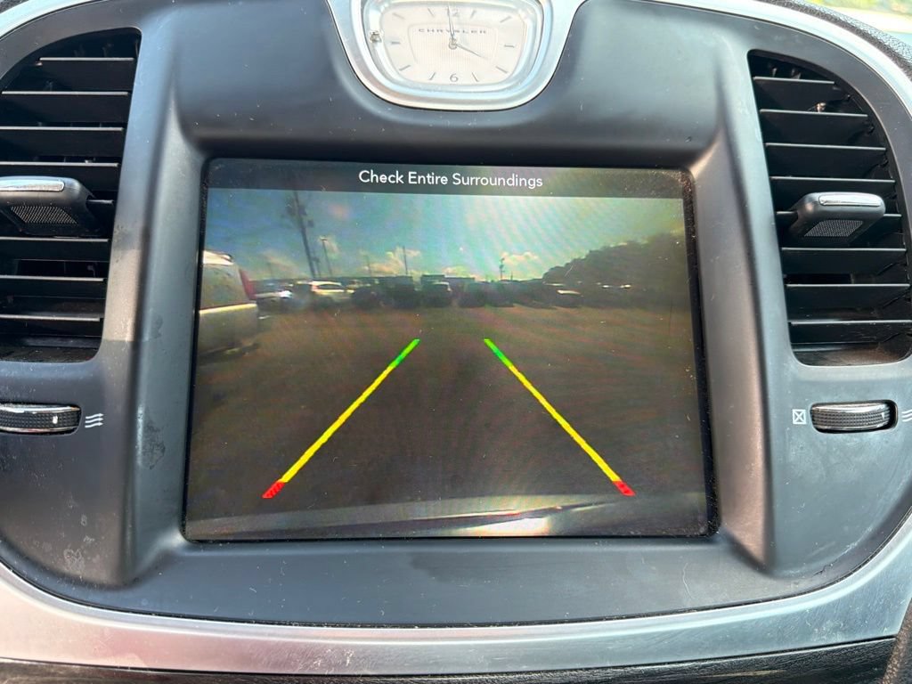 Used 2018 Chrysler 300 Touring w/ Chrome Appearance Package RWD image 14