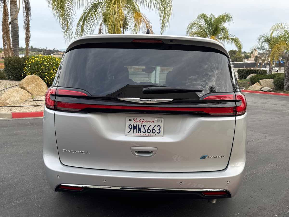 Used 2024 Chrysler Pacifica Select FWD image 18