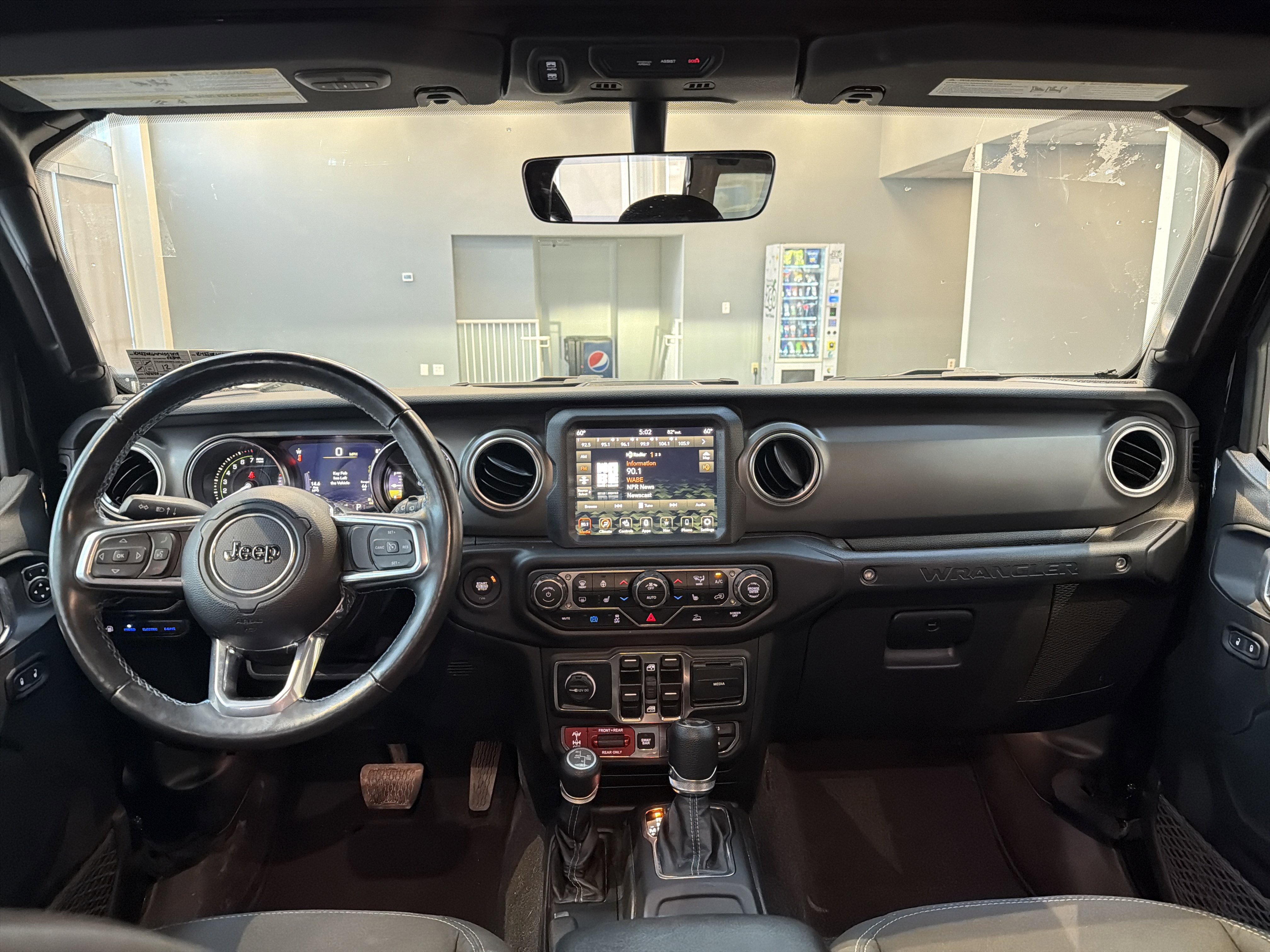 Used 2023 Jeep Wrangler Unlimited Rubicon 4xe w/ Cold Weather Group AWD/4WD image 31