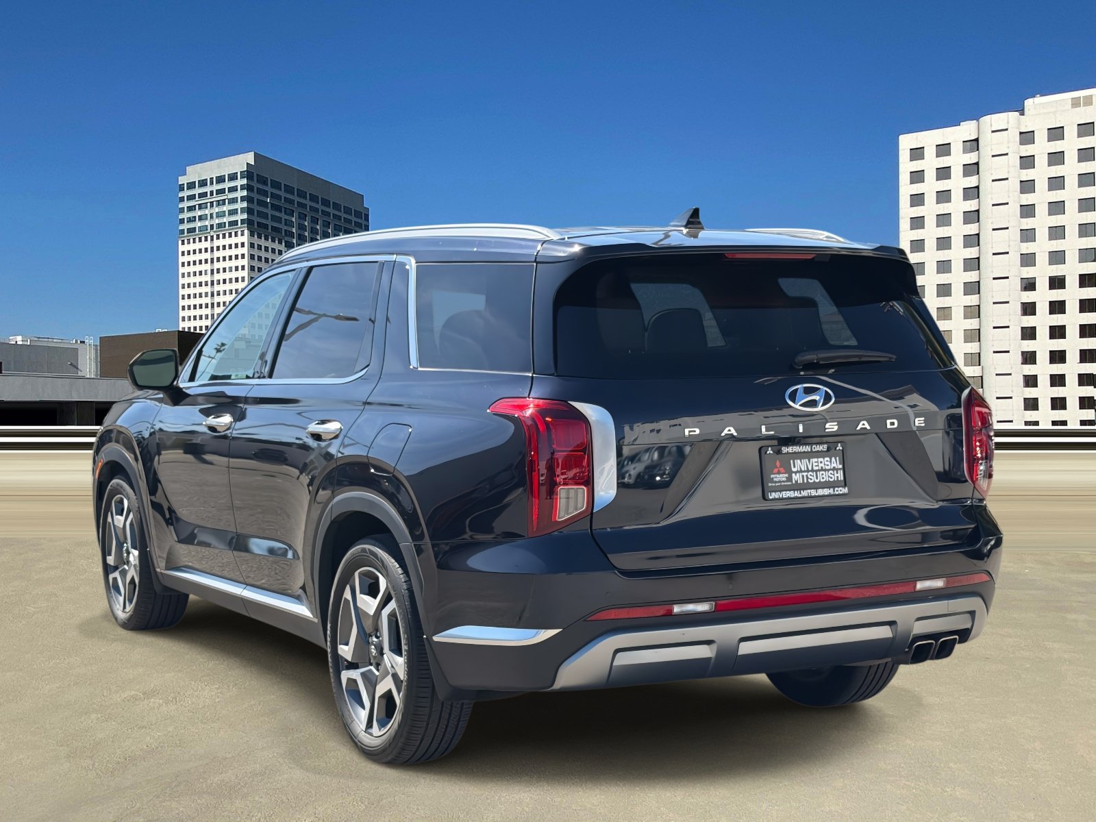 Used 2024 Hyundai Palisade Limited FWD image 3