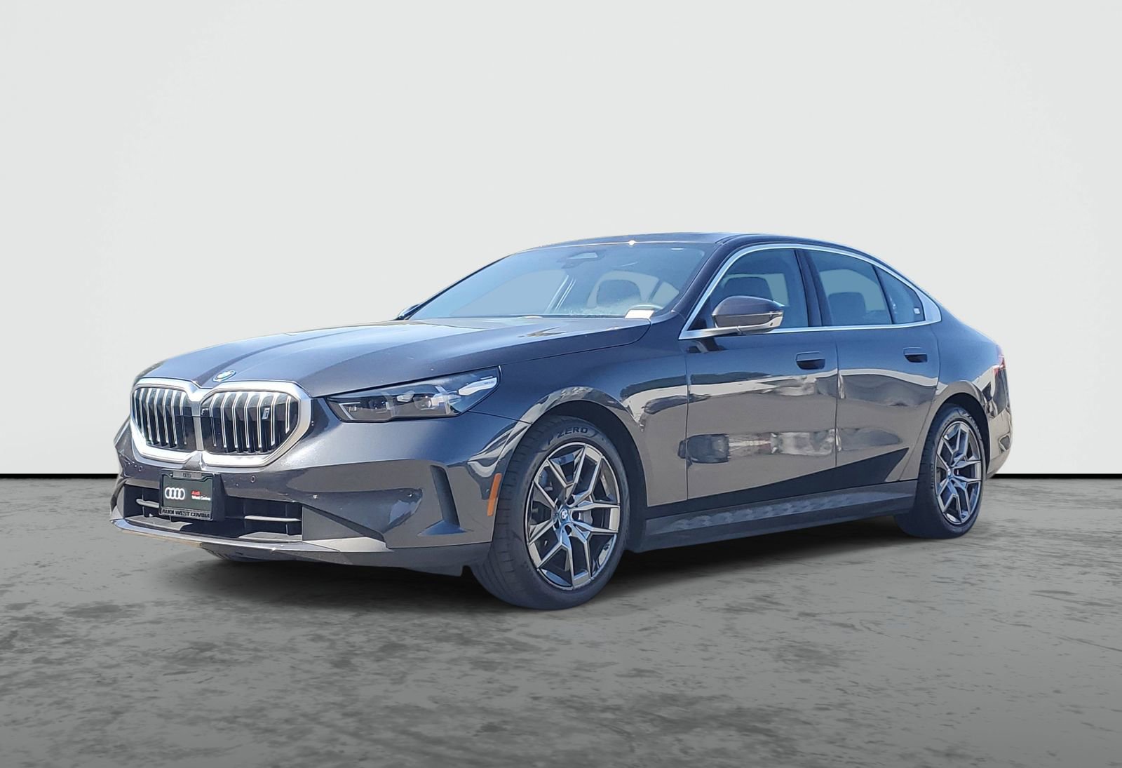 Used 2024 BMW i5 eDrive40i RWD image 2