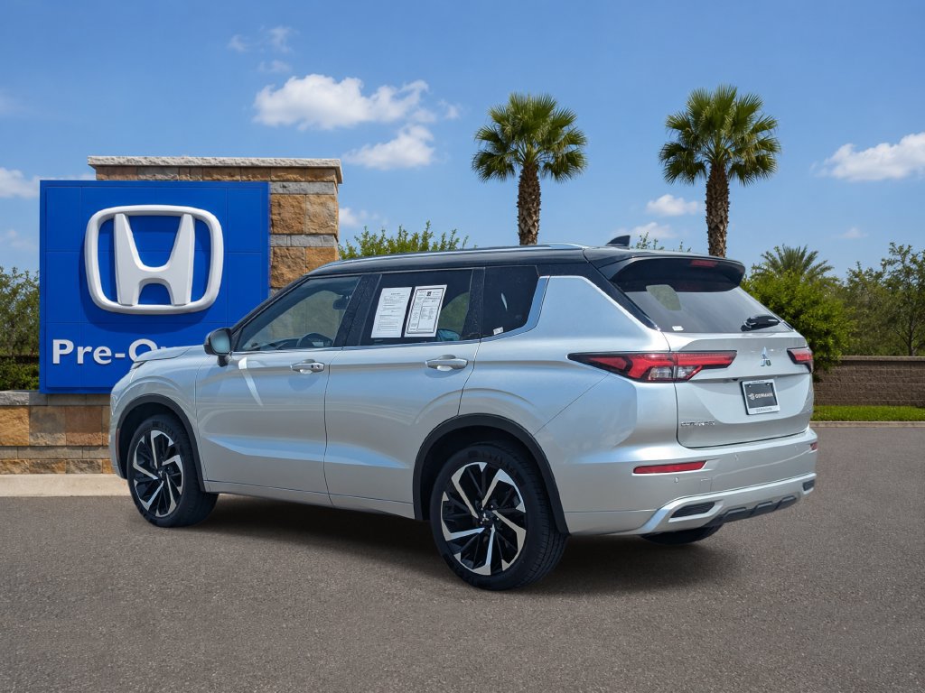 Used 2023 Mitsubishi Outlander SEL FWD image 3