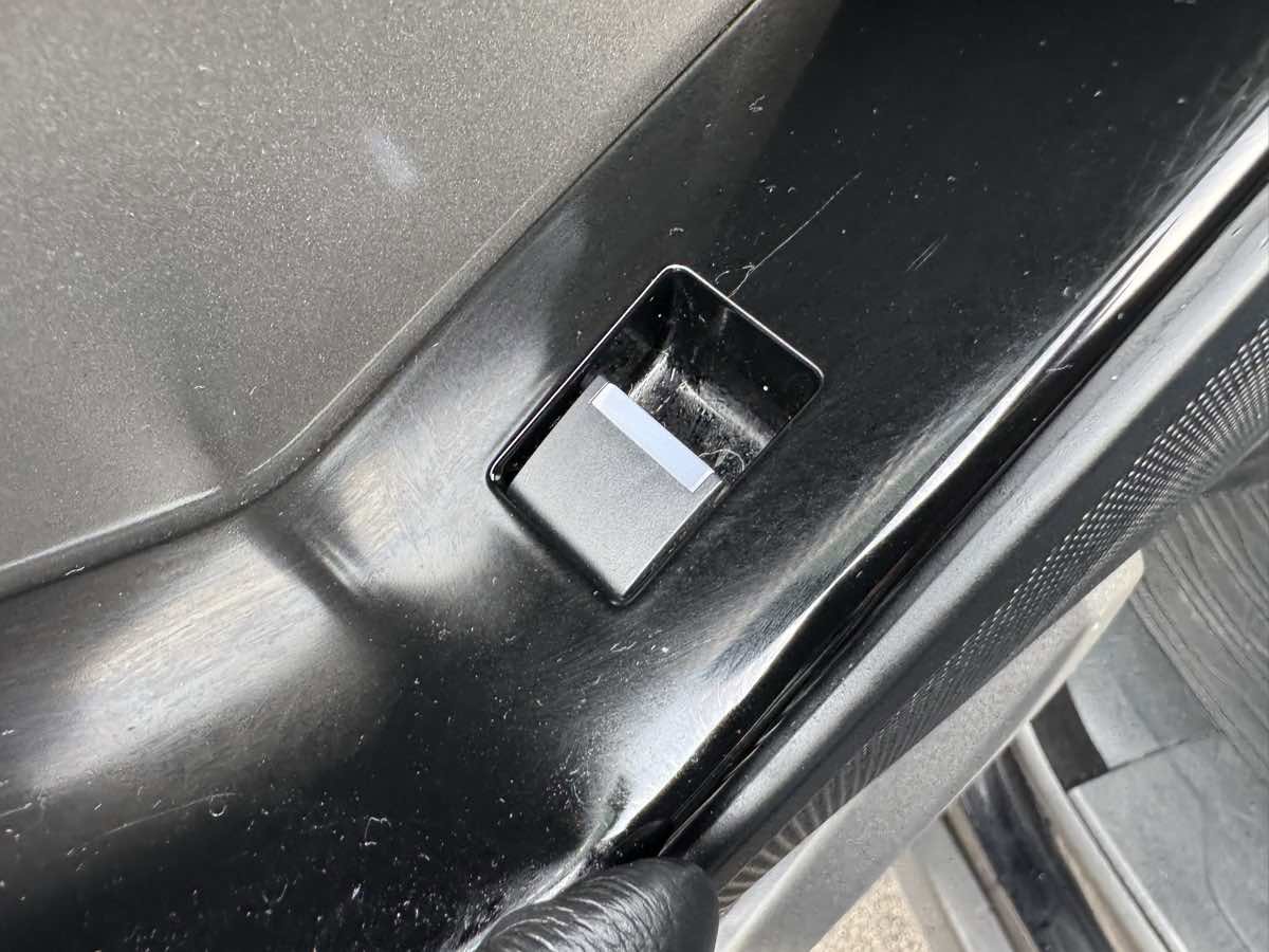 Used 2020 Land Rover Range Rover Velar S image 43