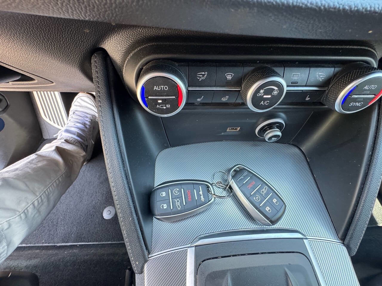 Used 2019 Alfa Romeo Stelvio Ti Sport w/ Quick Order Package 22S Sport AWD/4WD image 18