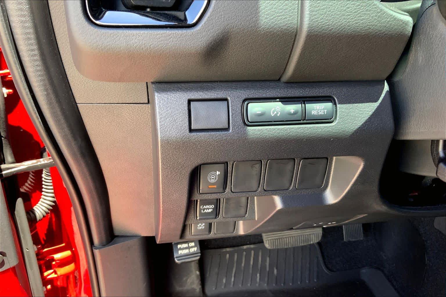 Used 2026 Nissan Frontier SV w/ All-Weather Content Package AWD/4WD image 32