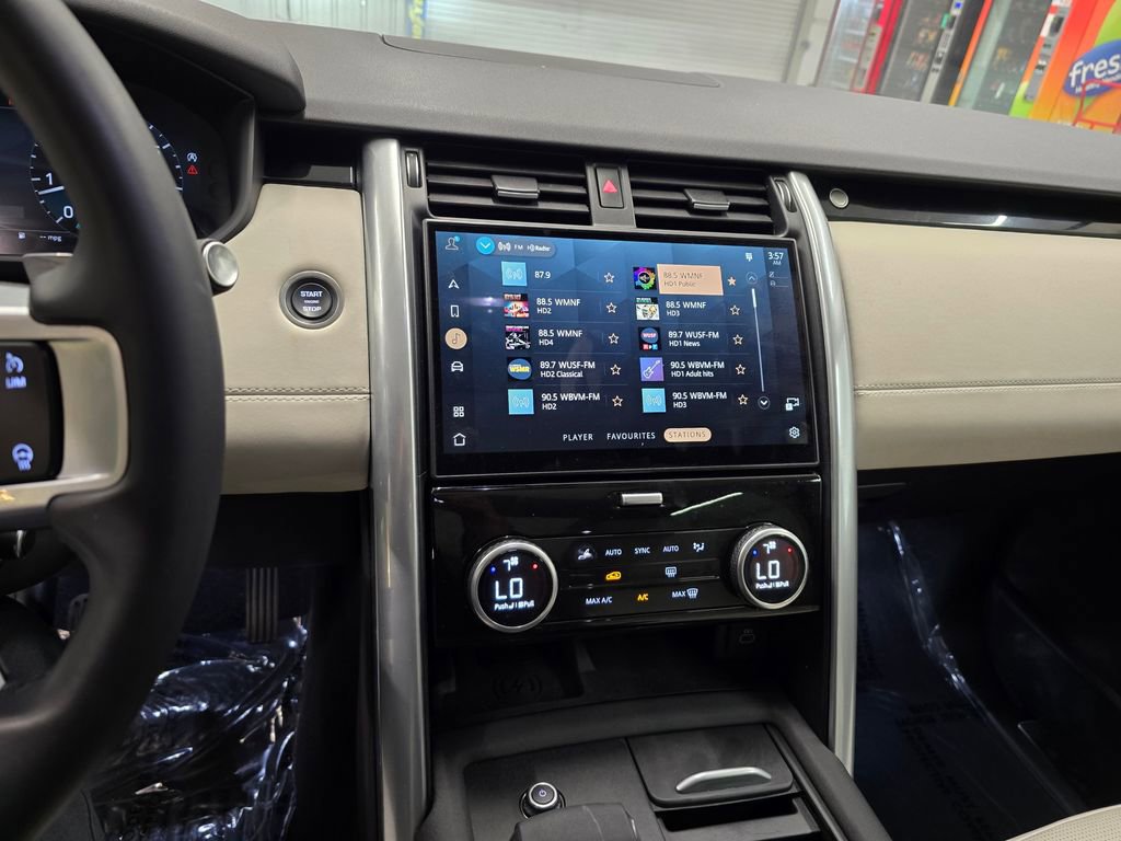 Used 2025 Land Rover Discovery S AWD/4WD image 22