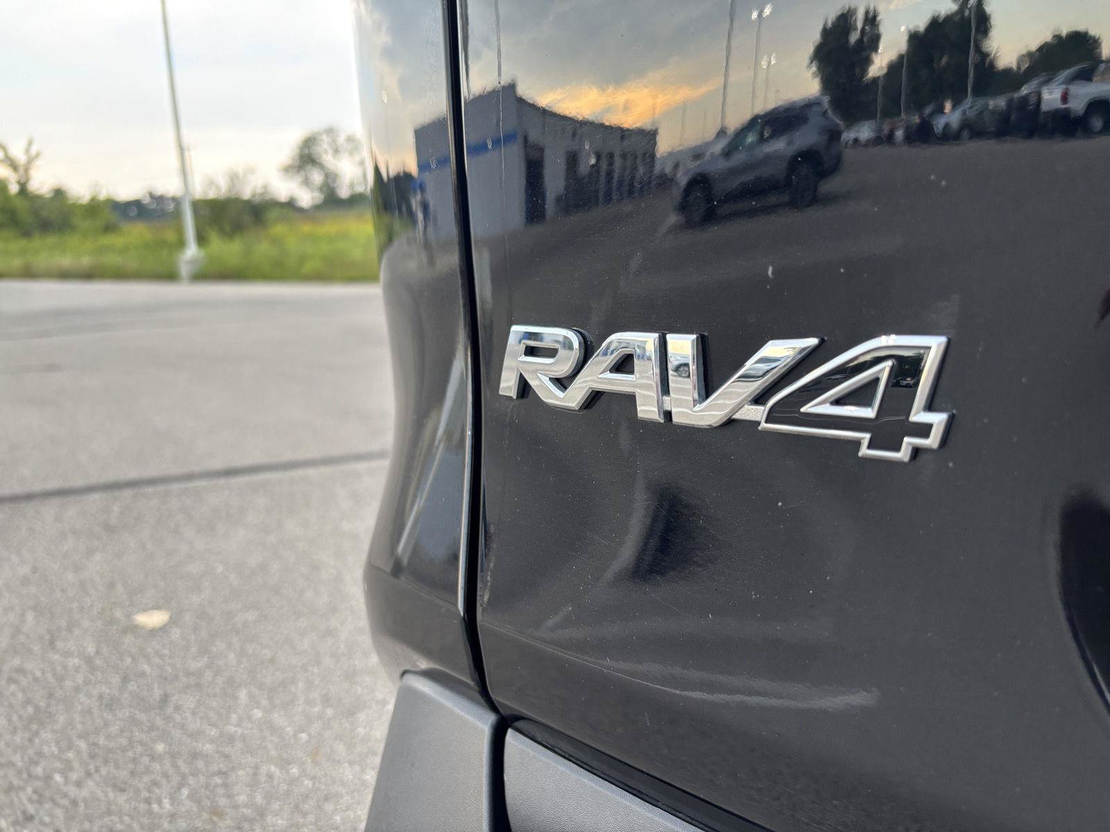 Used 2025 Toyota RAV4 XLE AWD/4WD image 8