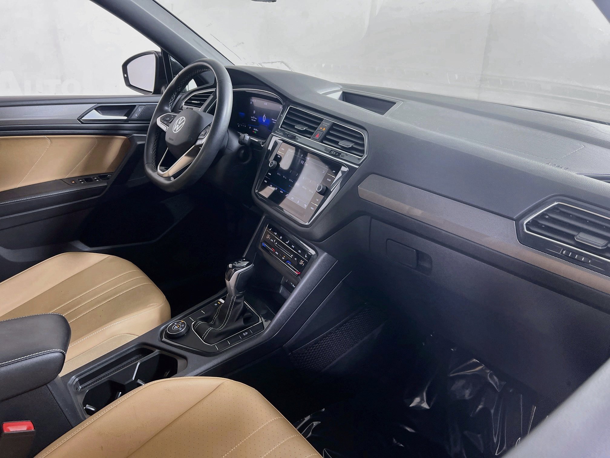 Used 2022 Volkswagen Tiguan SE AWD/4WD image 28