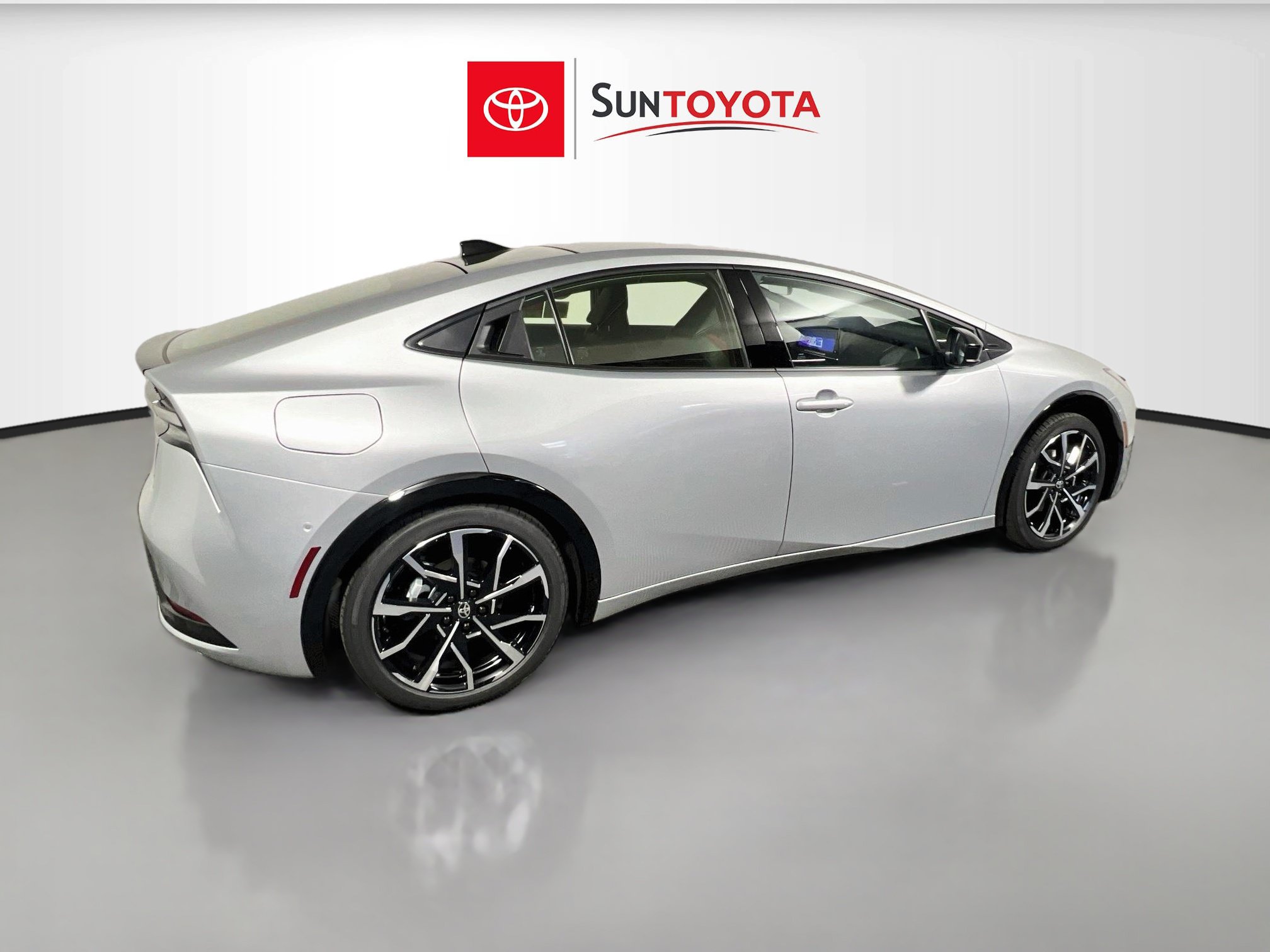 New 2027 Toyota Prius Plug-In Hybrid FWD image 4