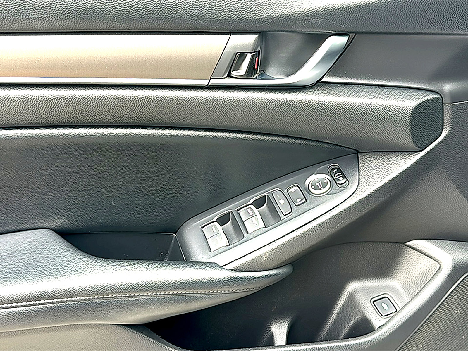 Used 2018 Honda Accord LX image 16