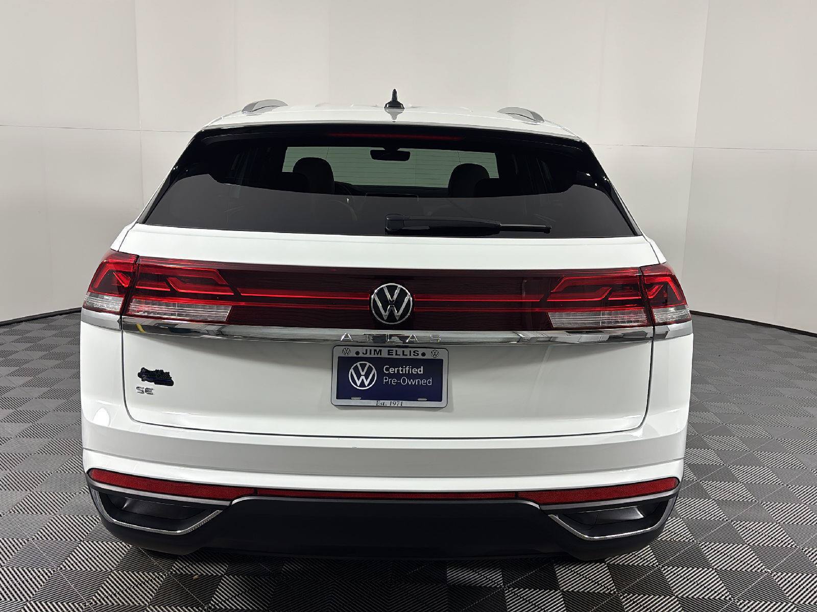 Certified 2025 Volkswagen Atlas Cross Sport SE FWD image 5