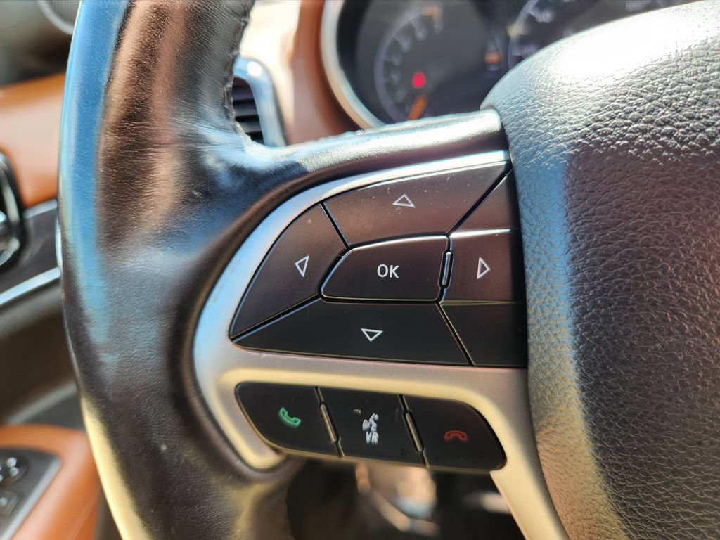 Used 2020 Jeep Grand Cherokee Overland AWD/4WD image 32