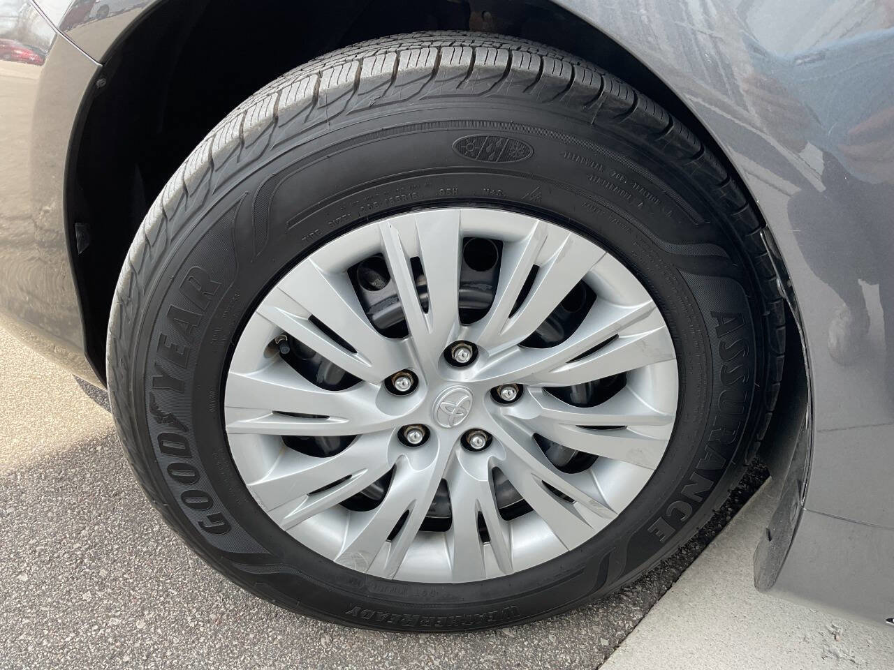 Used 2012 Toyota Camry LE FWD image 43