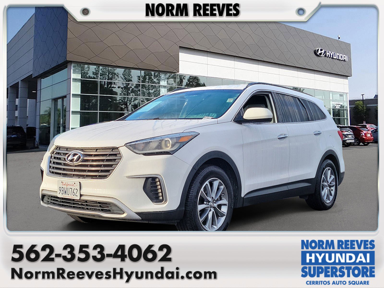 Used 2018 Hyundai Santa Fe SE image 1