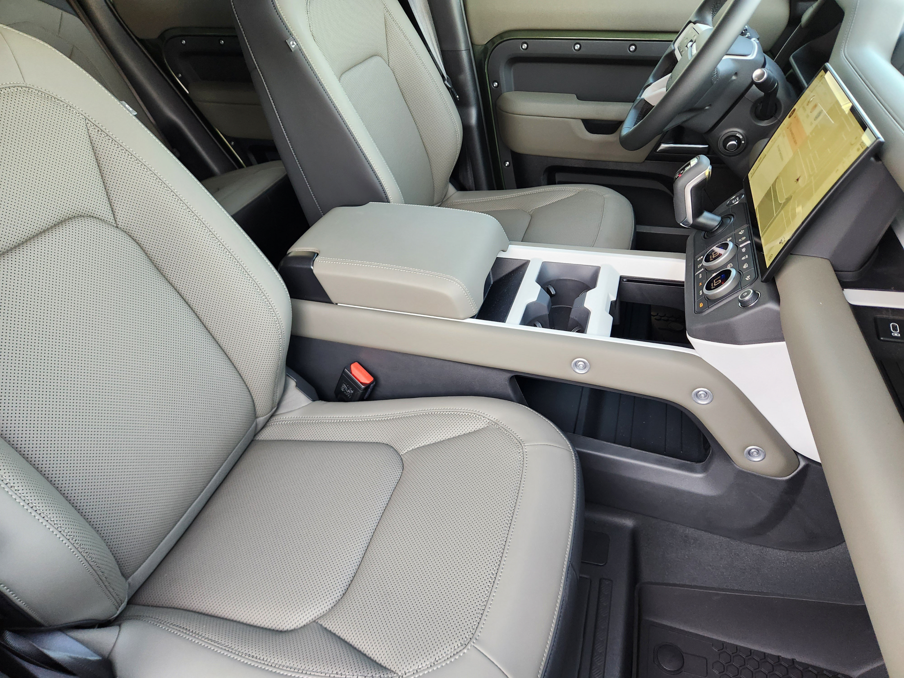 New 2026 Land Rover Defender 110 S AWD/4WD image 9