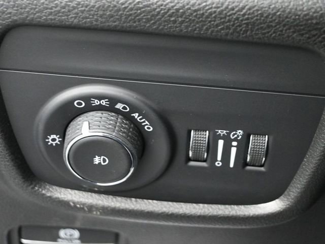 Used 2022 Jeep Grand Cherokee Limited image 35