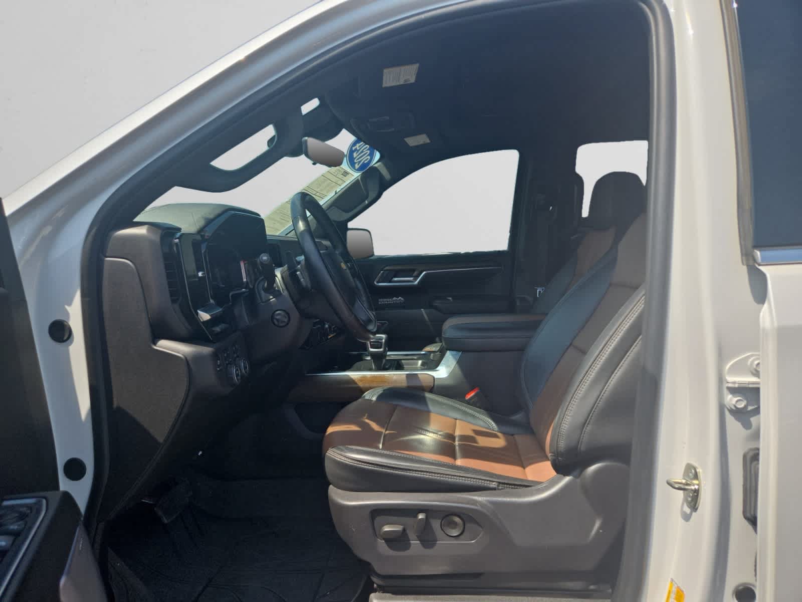Used 2024 Chevrolet Silverado 1500 High Country w/ High Country Premium Package AWD/4WD image 9
