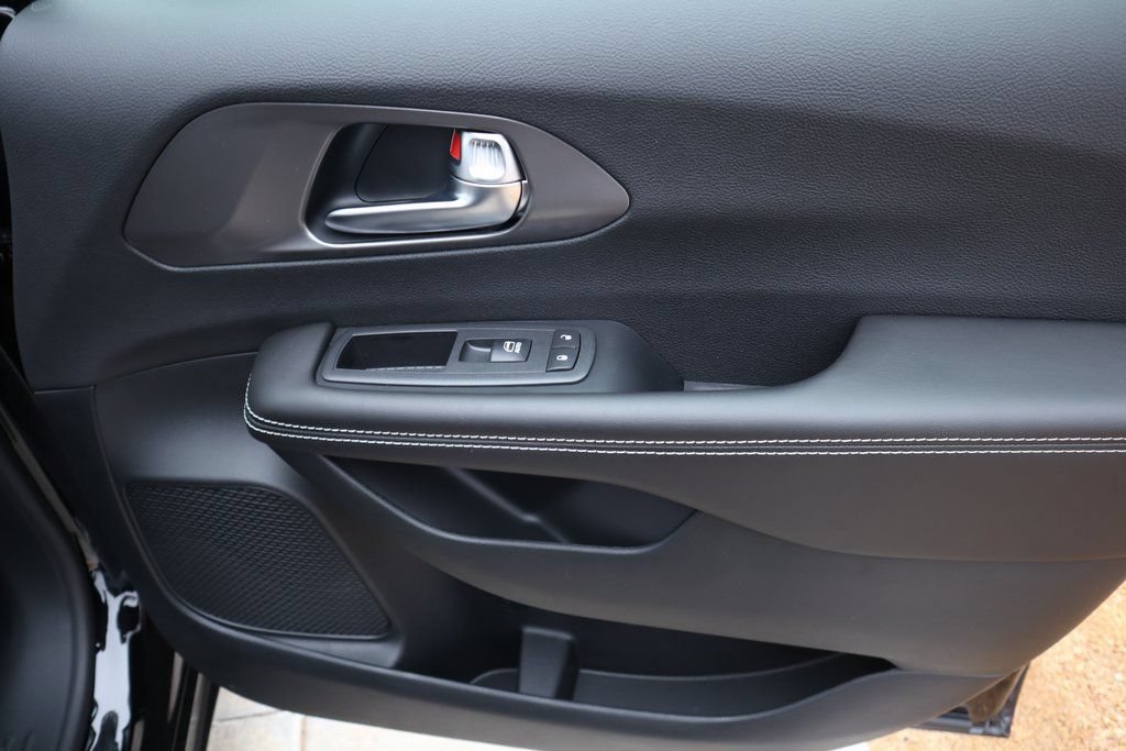 New 2026 Chrysler Pacifica Select FWD image 17