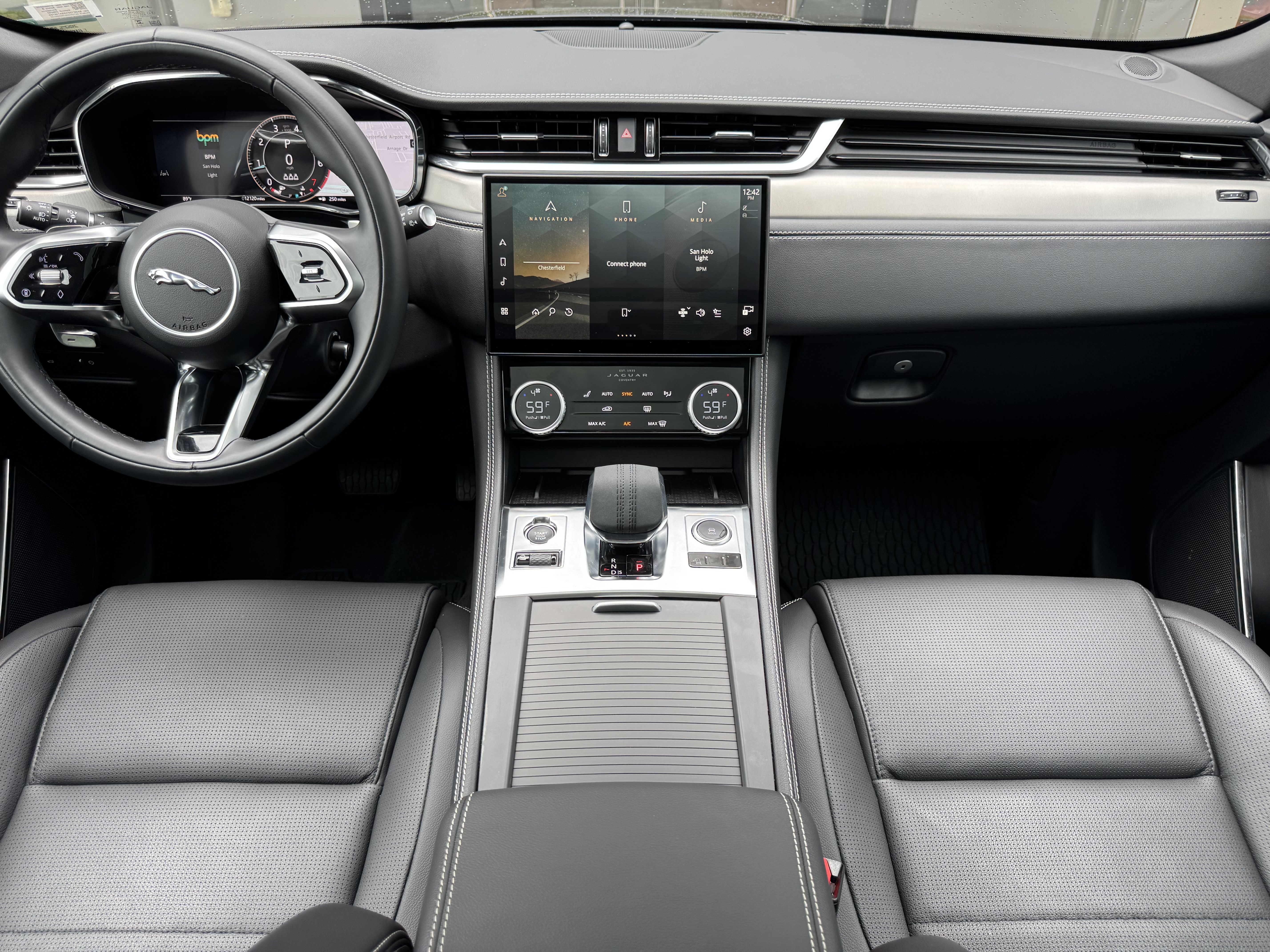 Used 2025 Jaguar F-PACE R-Dynamic S AWD/4WD image 4