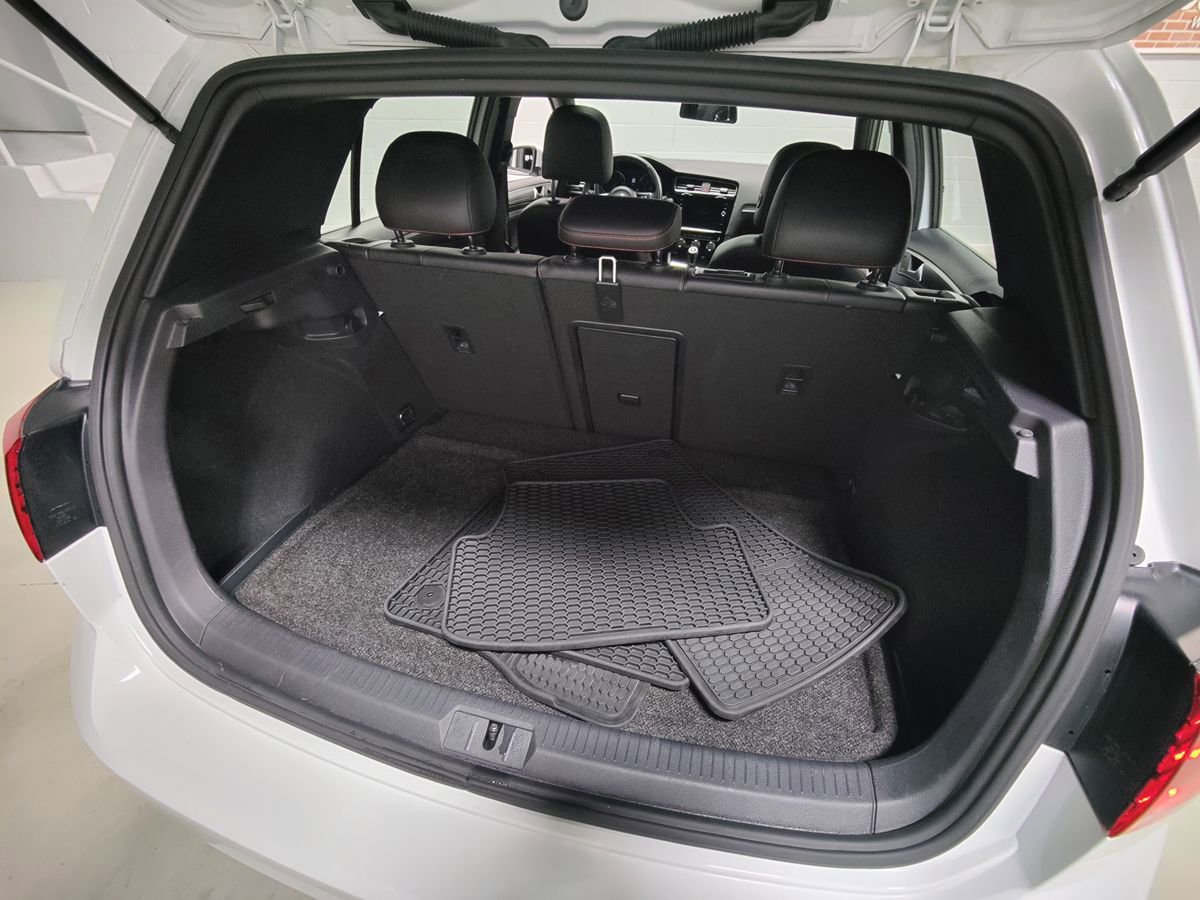 Used 2019 Volkswagen GTI SE w/ SE Experience Package image 8