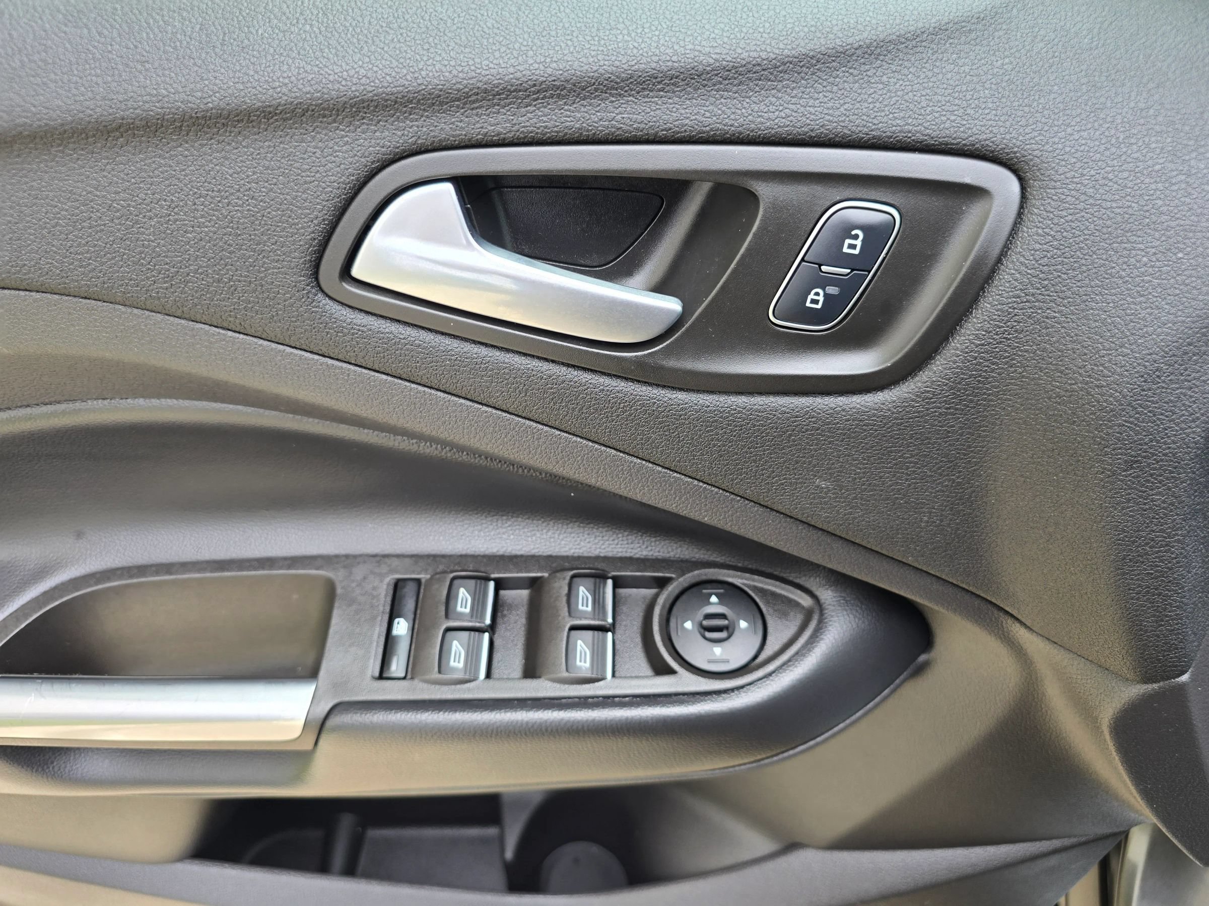 Used 2019 Ford Escape SEL FWD image 18
