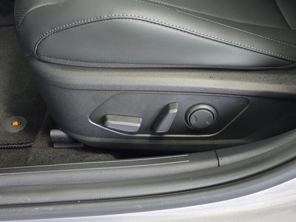 New 2026 Hyundai Elantra Limited image 21