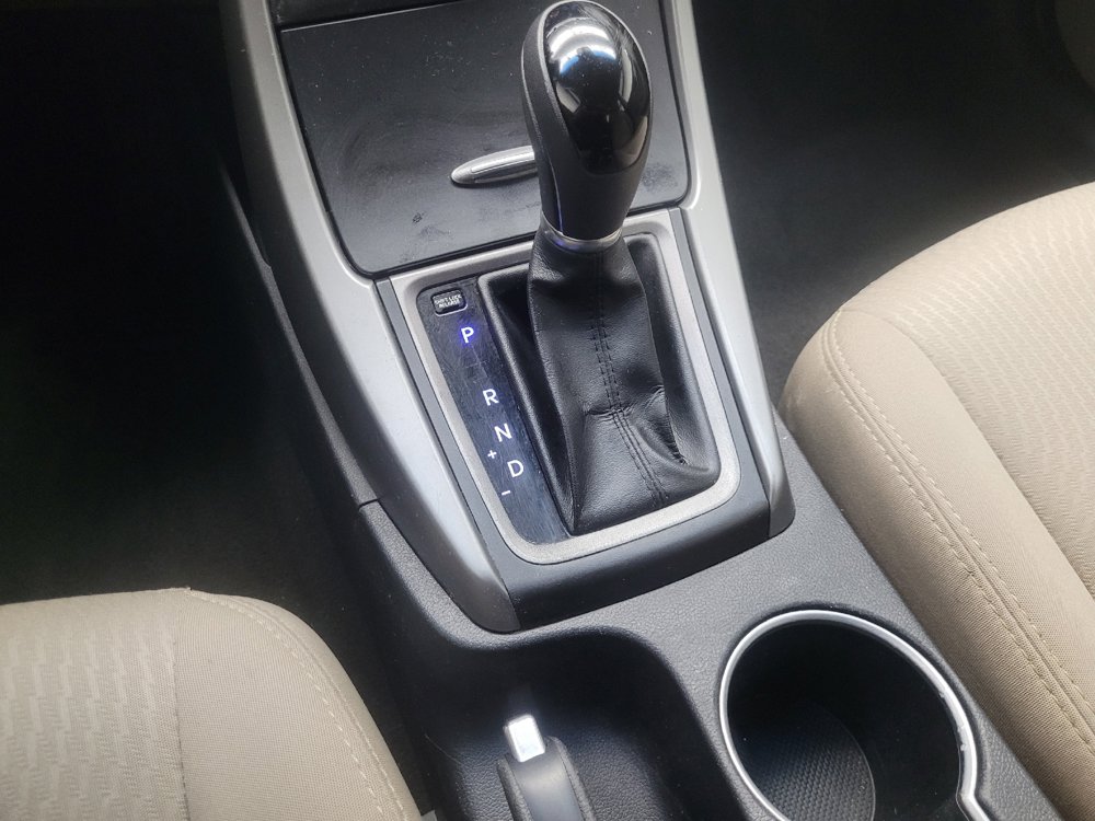 Used 2014 Hyundai Elantra SE w/ Option Group 02 FWD image 26