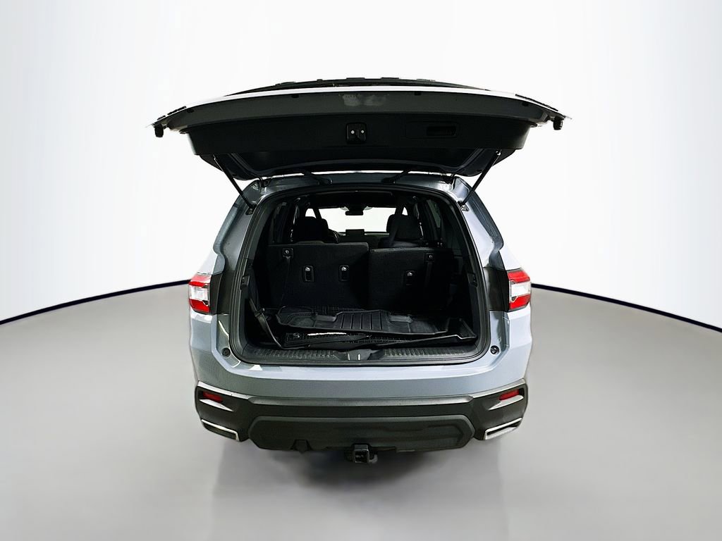 Used 2025 Honda Pilot Sport image 32