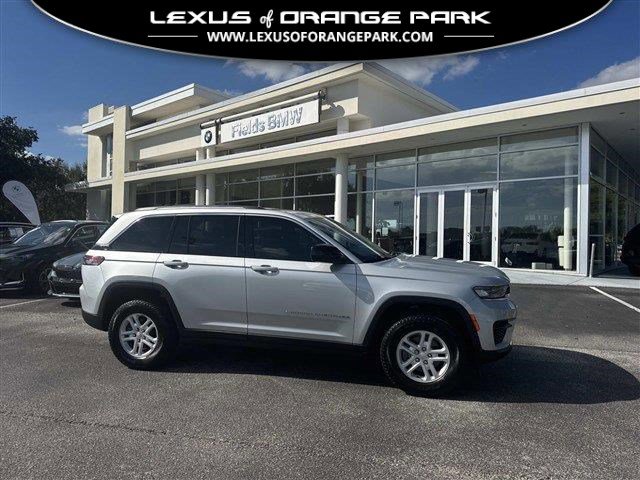 Used 2023 Jeep Grand Cherokee Laredo image 1
