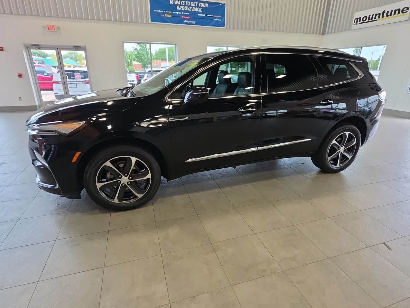 Used 2022 Buick Enclave Essence w/ Sport Touring Edition FWD image 16