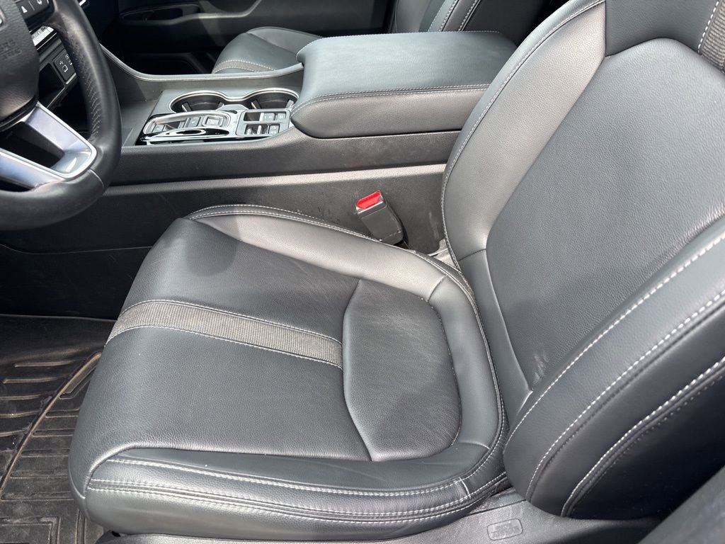Used 2025 Honda Pilot Touring image 12