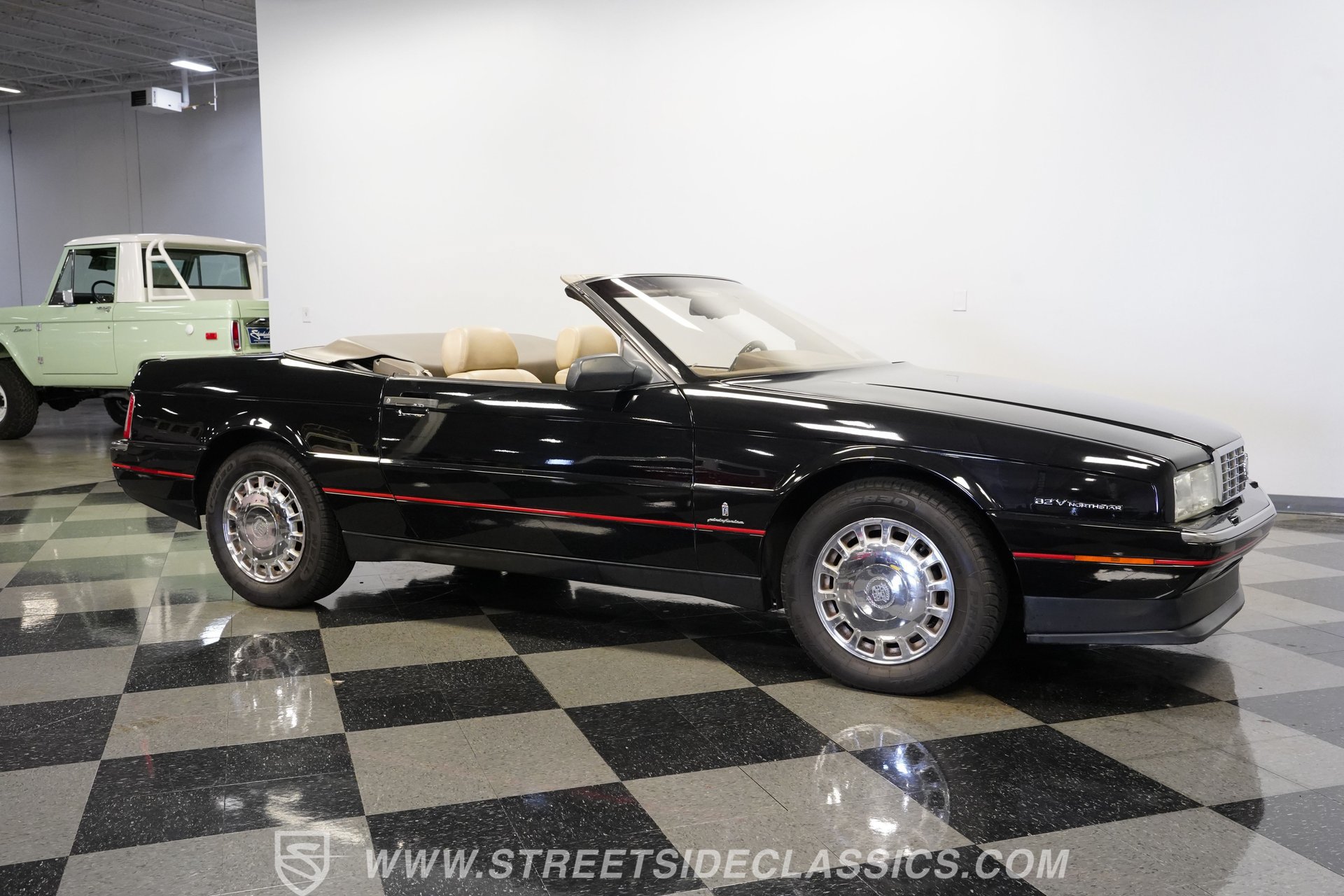 Used 1993 Cadillac Allante FWD image 16