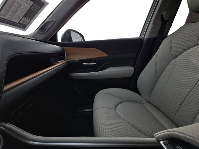 Certified 2025 Toyota Grand Highlander AWD image 11