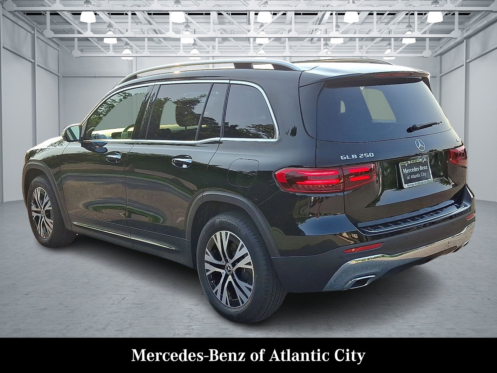 Used 2024 Mercedes-Benz GLB 250 4MATIC image 4