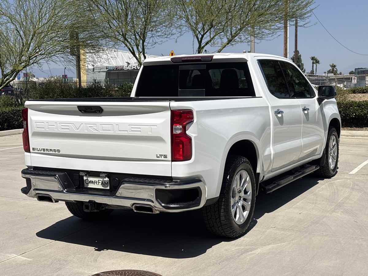 Used 2023 Chevrolet Silverado 1500 LTZ w/ LTZ Convenience Package II AWD/4WD image 3