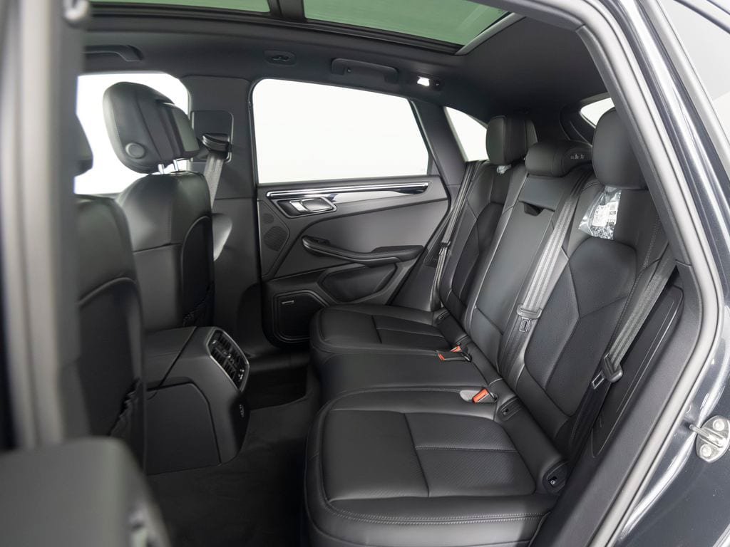 New 2026 Porsche Macan AWD/4WD image 38