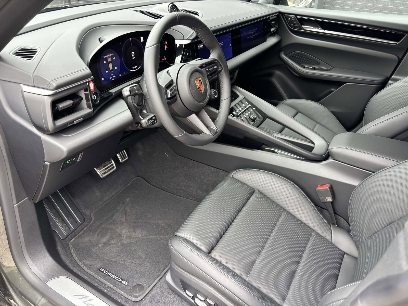 New 2026 Porsche Macan 4S Electric AWD/4WD image 17