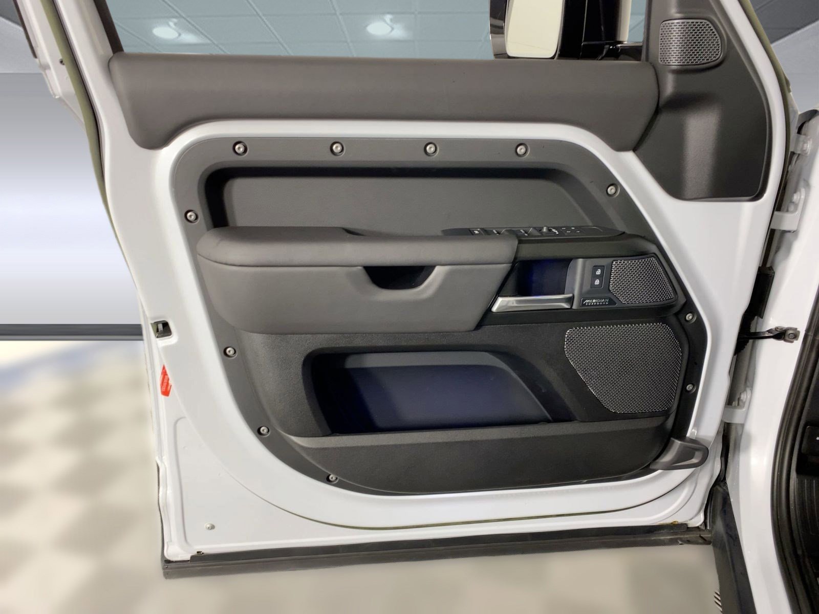 Used 2023 Land Rover Defender 110 V8 image 20