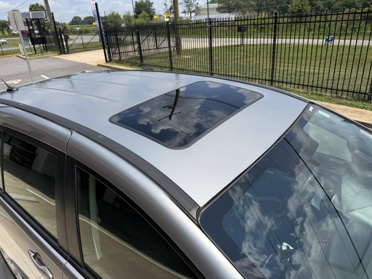 Used 2012 MAZDA MAZDA5 Touring w/ Moonroof & Audio Pkg FWD image 10