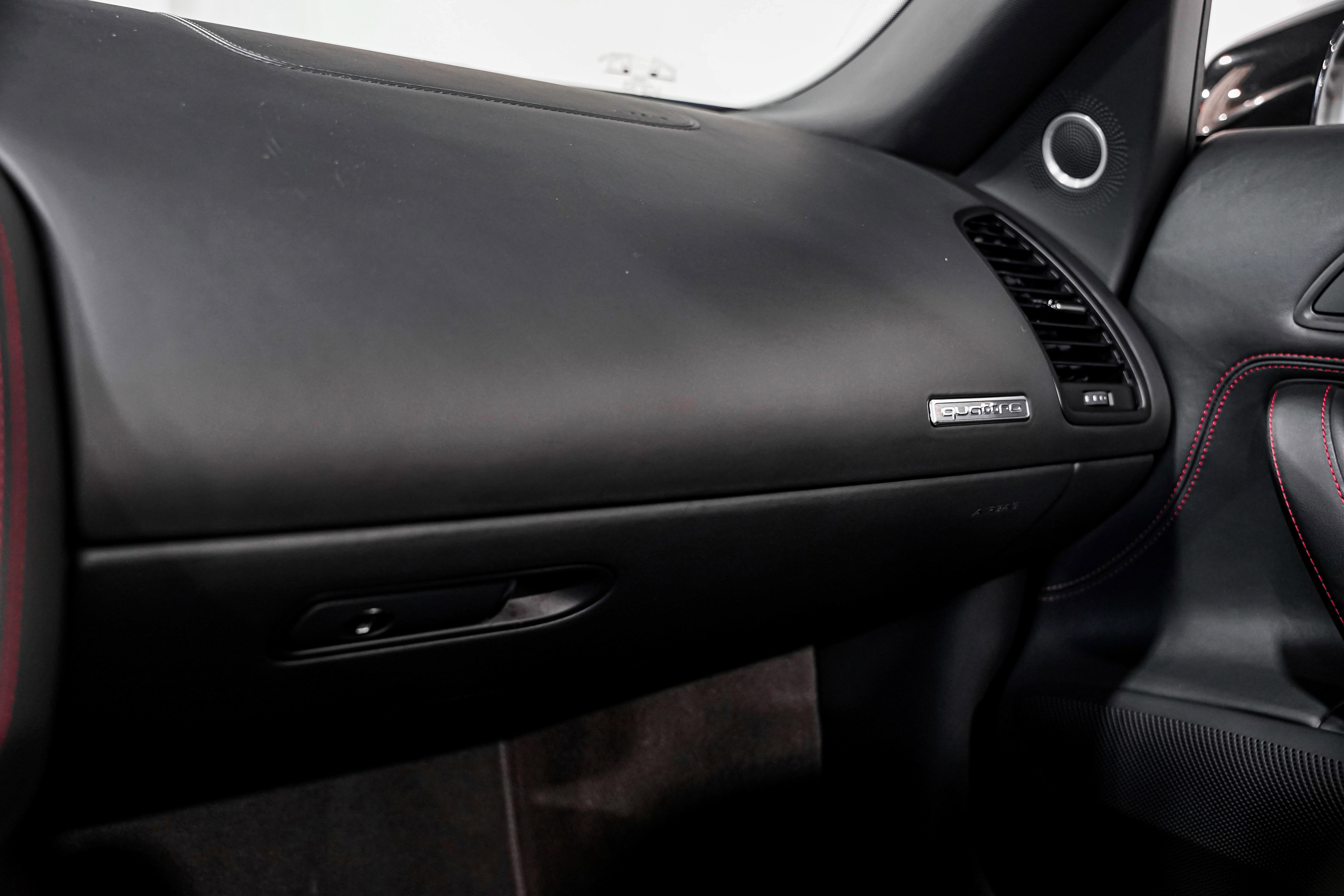 Used 2014 Audi R8 V8 w/ Full Leather Package image 19