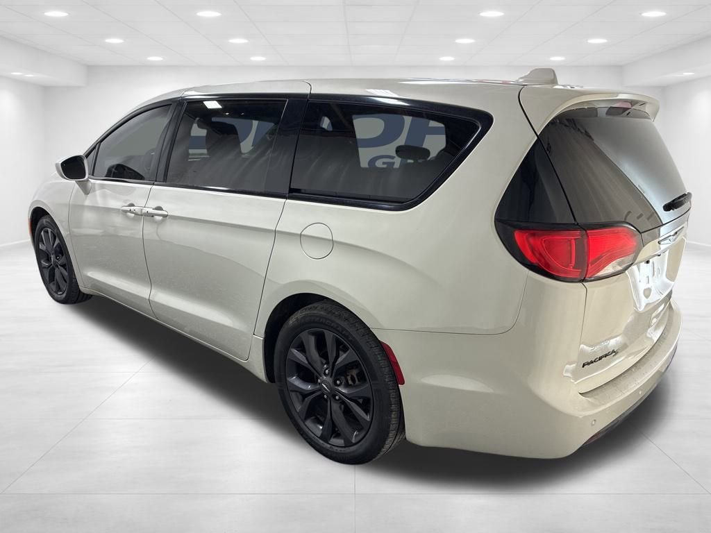 Used 2020 Chrysler Pacifica Touring w/ S Appearance Package image 9