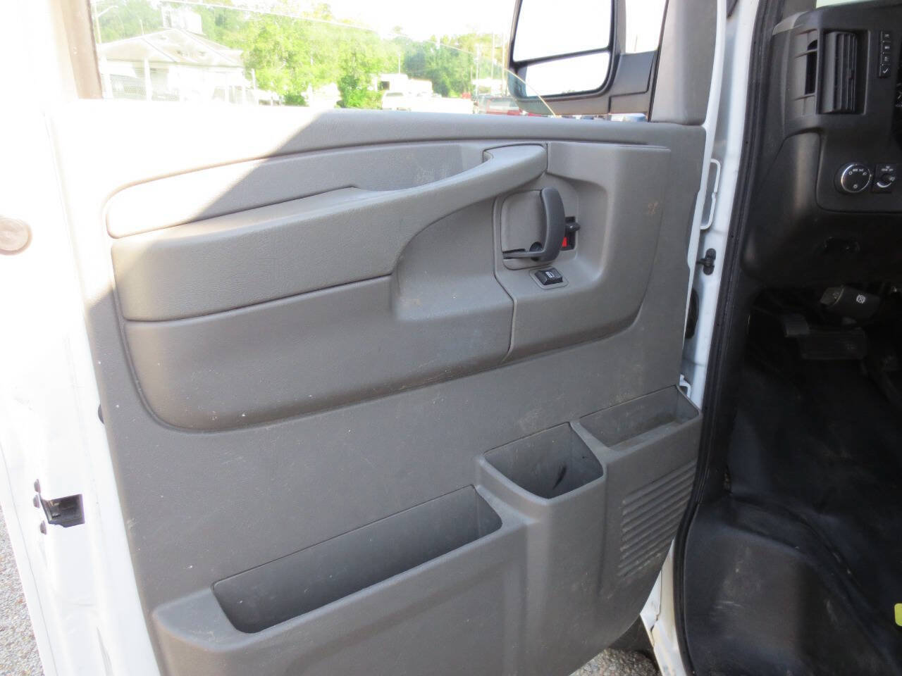 Used 2014 Chevrolet Express 2500 RWD image 14