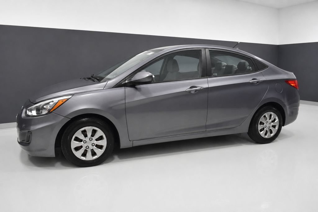 Used 2016 Hyundai Accent SE FWD image 2